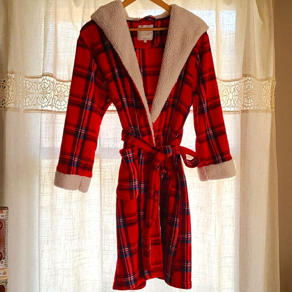 HOLIDAY FLEECE REINDEER ROBE